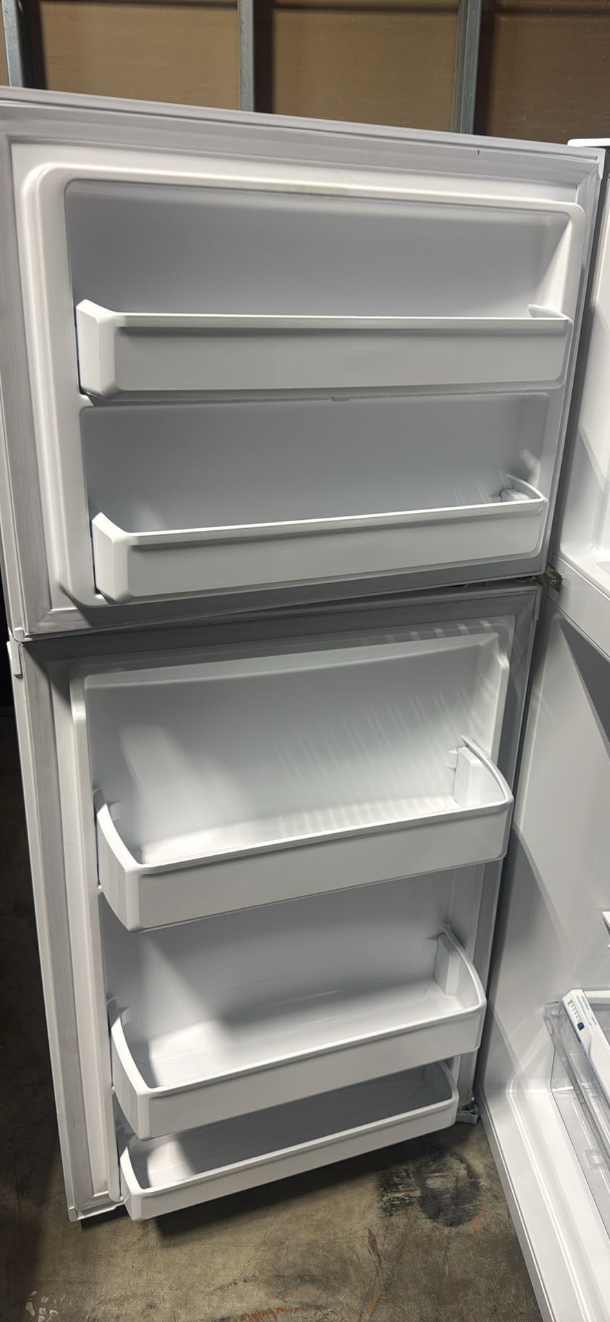 Frigidaire 27.6 in. 14 cu. ft. Top Freezer Refrigerator – White, ENERGY STAR