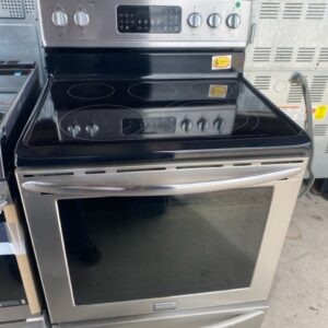 Frigidaire Gallery 30" Electric Range, True Convection