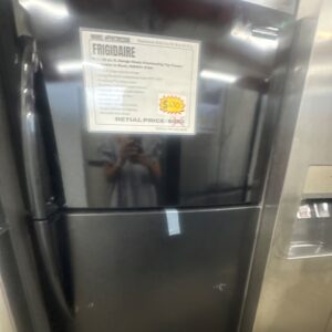 FFHT2022AB Frigidaire 30 inch 20 ft.³ garage ready freestanding top freezer