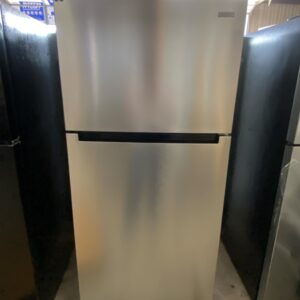 ENERGY STAR 18cf Fridge w/Ice Maker - Unit T00-024-26
