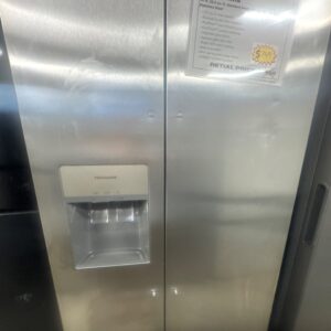 FRSS2323AS Frigidaire 33 inch 22.3 ft.³ standard depth side-by-side