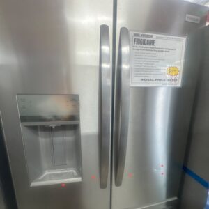 FRFS2823AF Frigidaire 28 ft.³ standard depth front door
