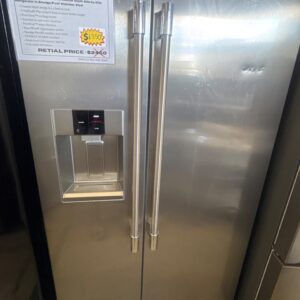 PRSC2222 AF Frigidaire professional 36 inch 22.3 ft.³ counter depth side-by-side