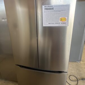 FRFG2033AV Frigidaire 33 inch 20 ft.³ counter depth, French door